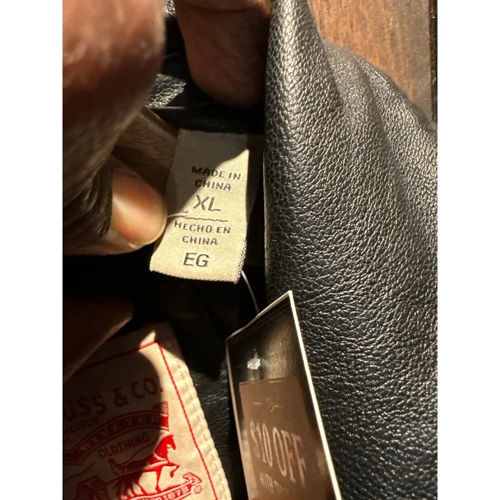 Levis front chest keywords